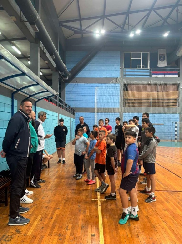 Screenshot_2025-11-22-11-29-15-242_com.miui_.gallery